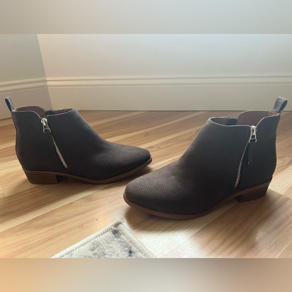 Never worn ankle boots - Picture 4 of 4